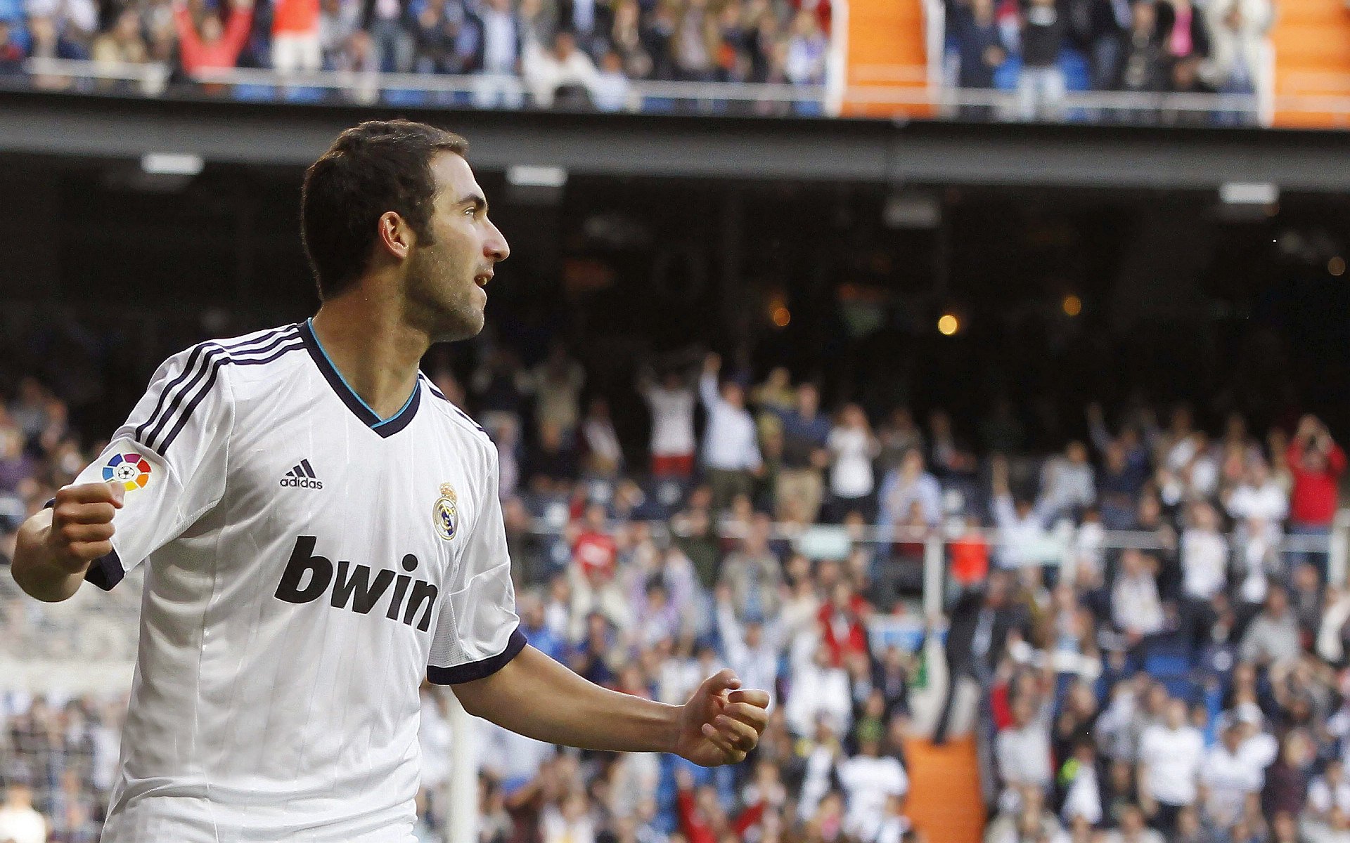 弗拉霍维奇一锤定音！佛罗伦萨绝境破奥地利，新星闪耀定义巨星价值