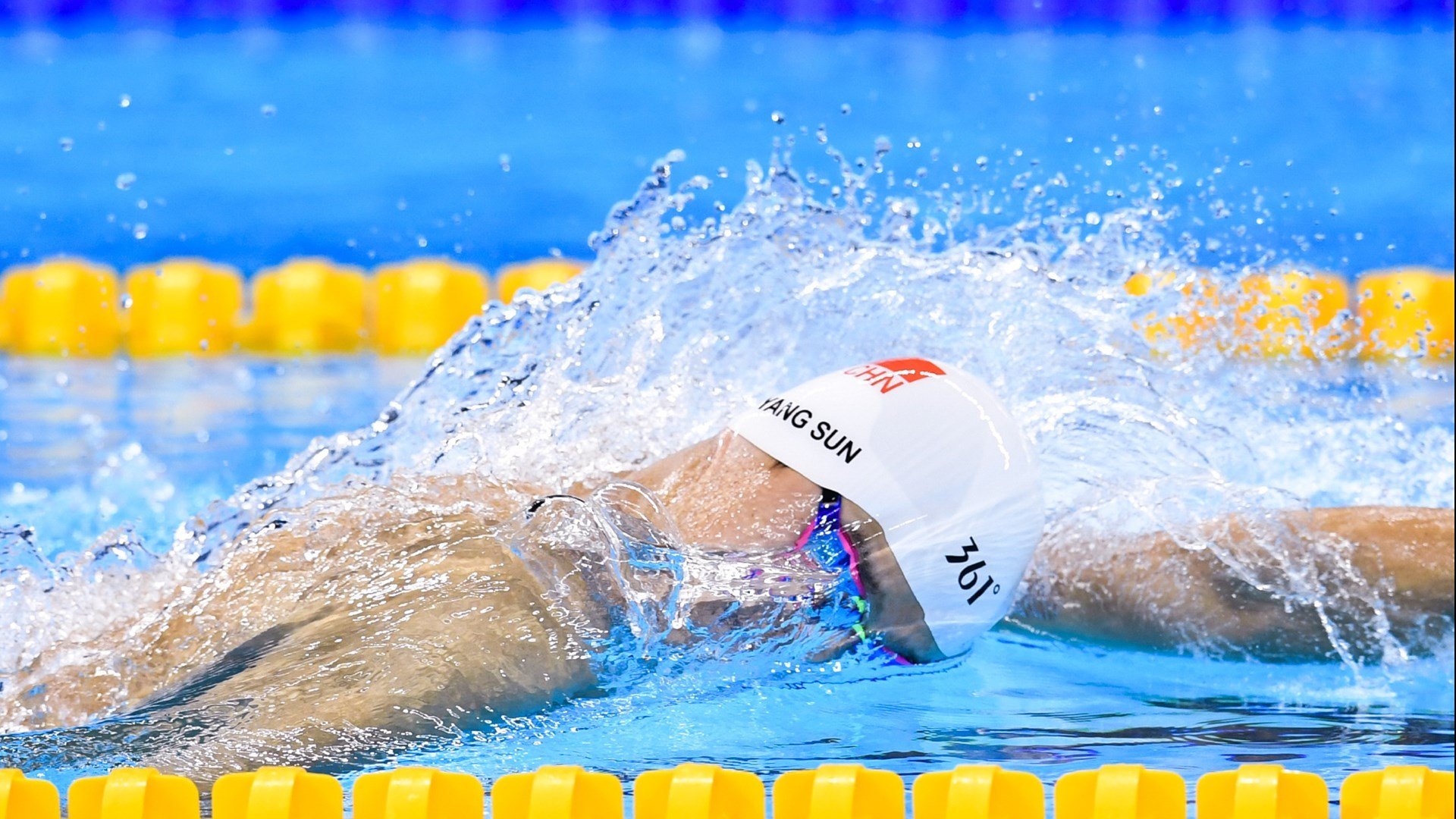 当足球险胜遇上乒乓火热,英格兰的惊魂夜与奥恰洛夫的统治力